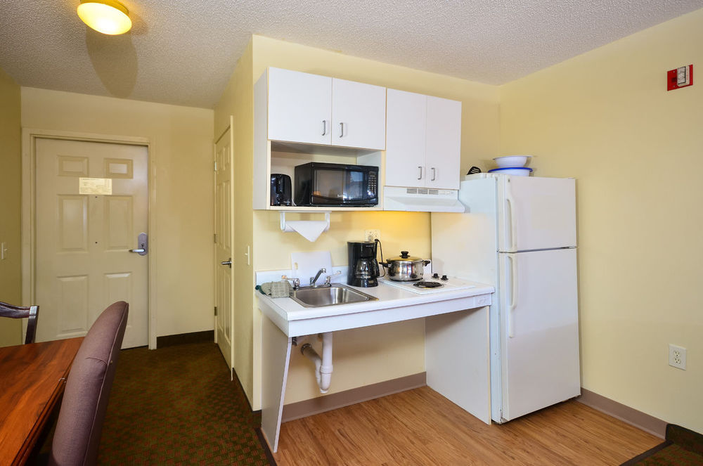 Intown Suites Extended Stay Decatur Al Room photo